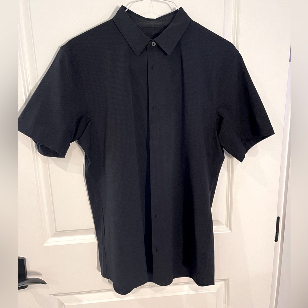 Lululemon men’s short-sleeve button up.
